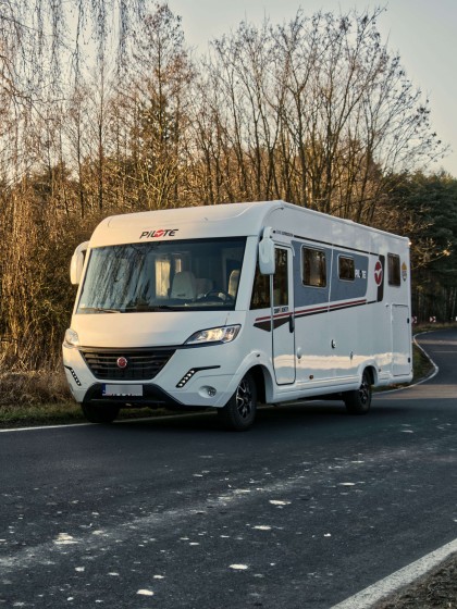 wynajem kamperów Pilote G740 GJ