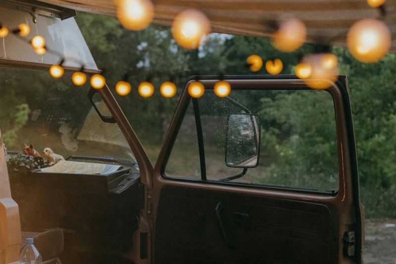 Kamper kontra hotel: dlaczego mieszkańcy Wrocławia i Poznania wybierają wolność?