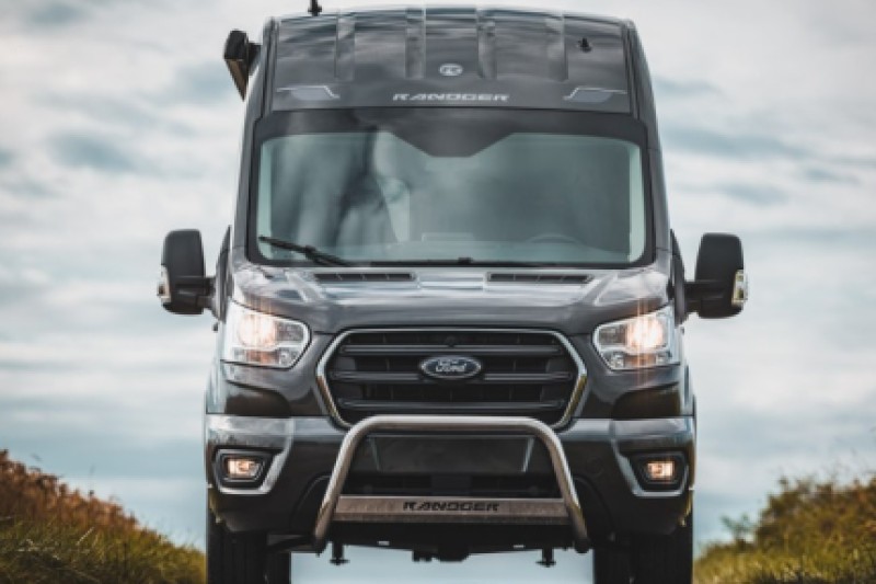 Kamper 4x4 na wyprawę w góry i północ – dlaczego to najlepszy wybór?